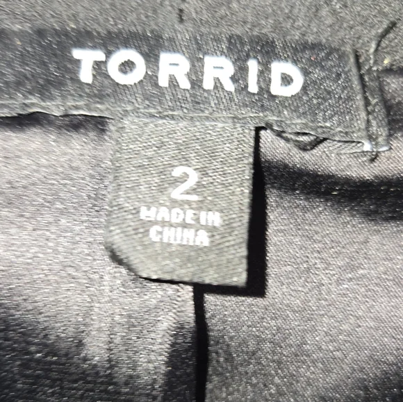 Torrid Cropped 3/4 Sleeve Blazer - Picture 3 of 7